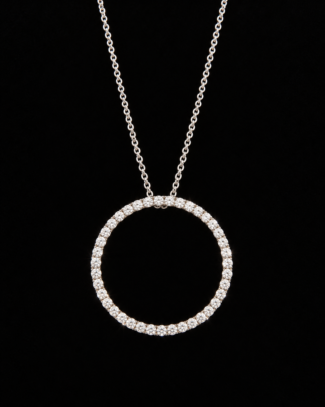 Collar de Oro Blanco con círculo de brillantes