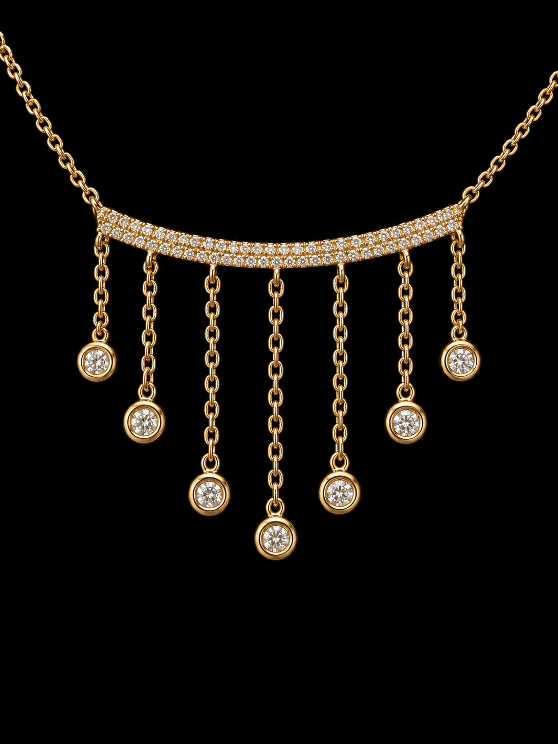 Collar oro 18 k con una barra con doble corrida de brillantes y con 7 cadenas colgando brillantes en bisel.