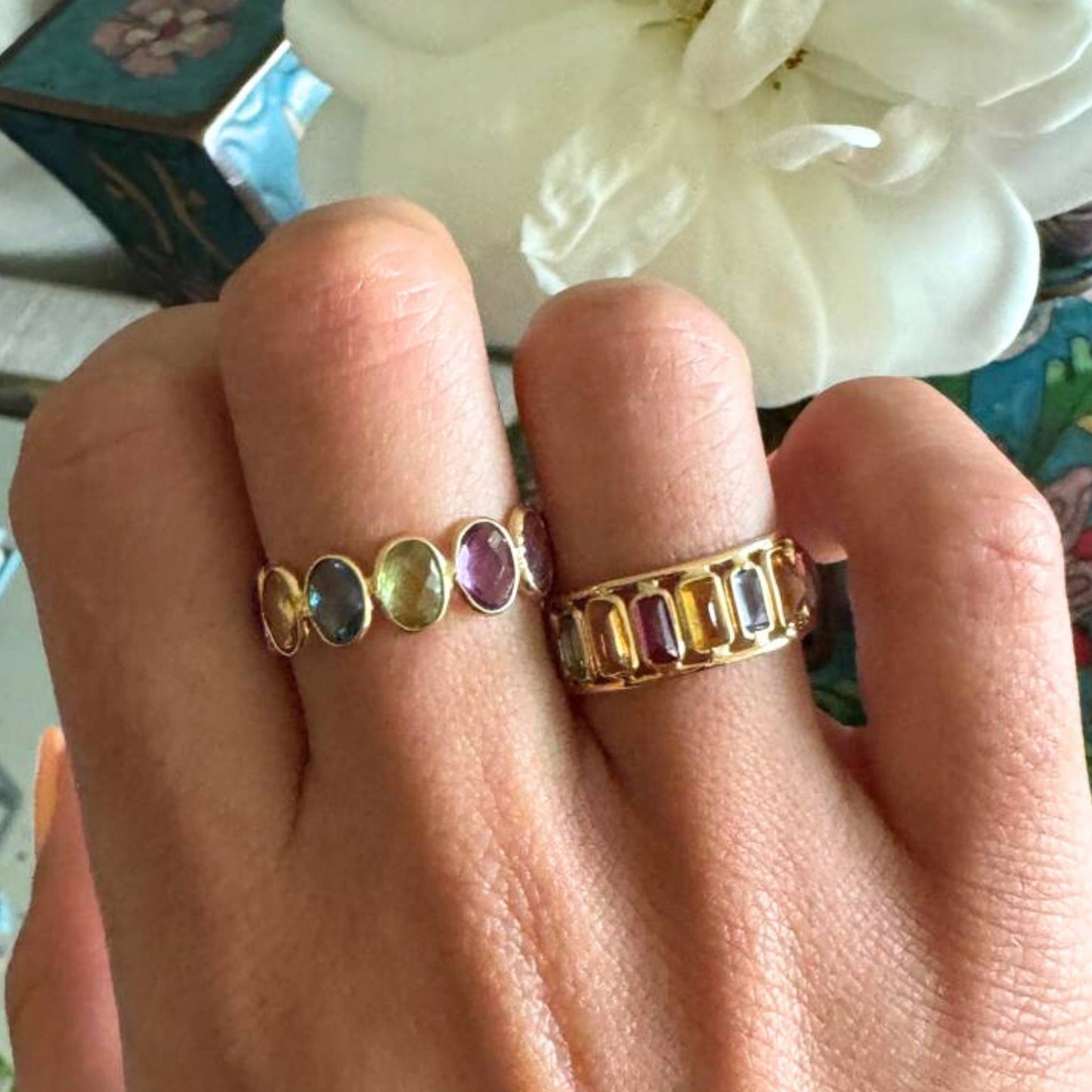 Anillo Sinfín Oro Amarillo 18k con mix de piedras Baguette Citrino Rubí Turmalina Amatista Peridoto Iolita Tanzanita Topacio Amarillo