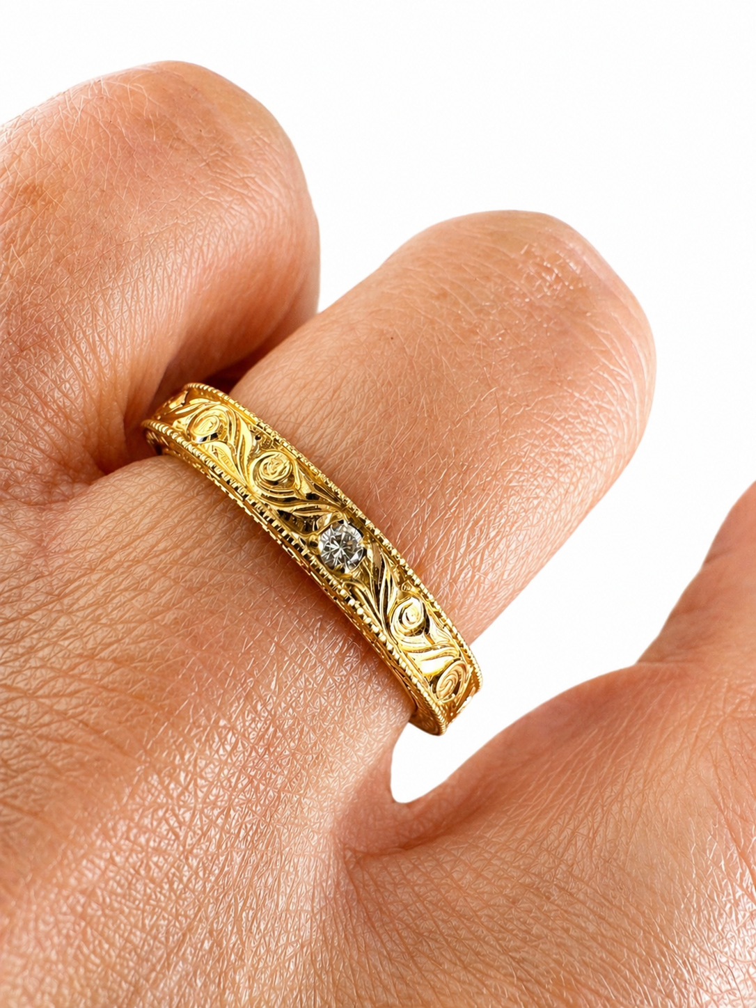 Anillo Grabado en Oro Amarillo 18k