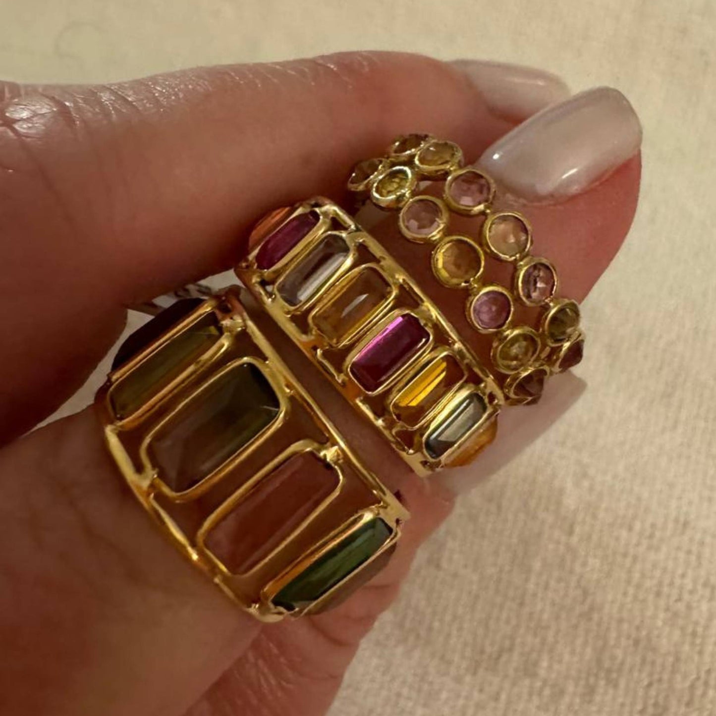 Anillo Sinfín Oro Amarillo 18k con mix de piedras Baguette Citrino Rubí Turmalina Amatista Peridoto Iolita Tanzanita Topacio Amarillo