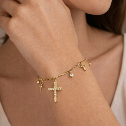 Pulsera en Oro Amarillo 14k con cruz central y diges con circones