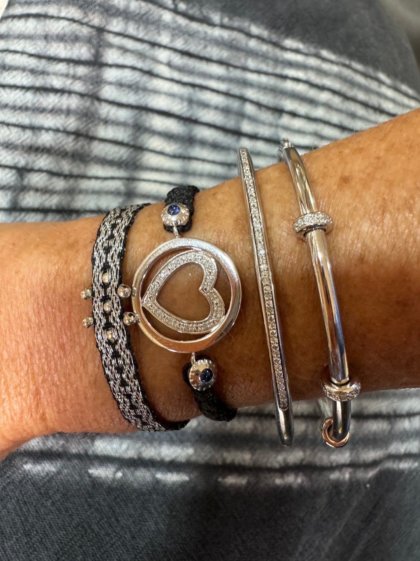 Pulsera de Macramé Ajustable con Corazón en Plata