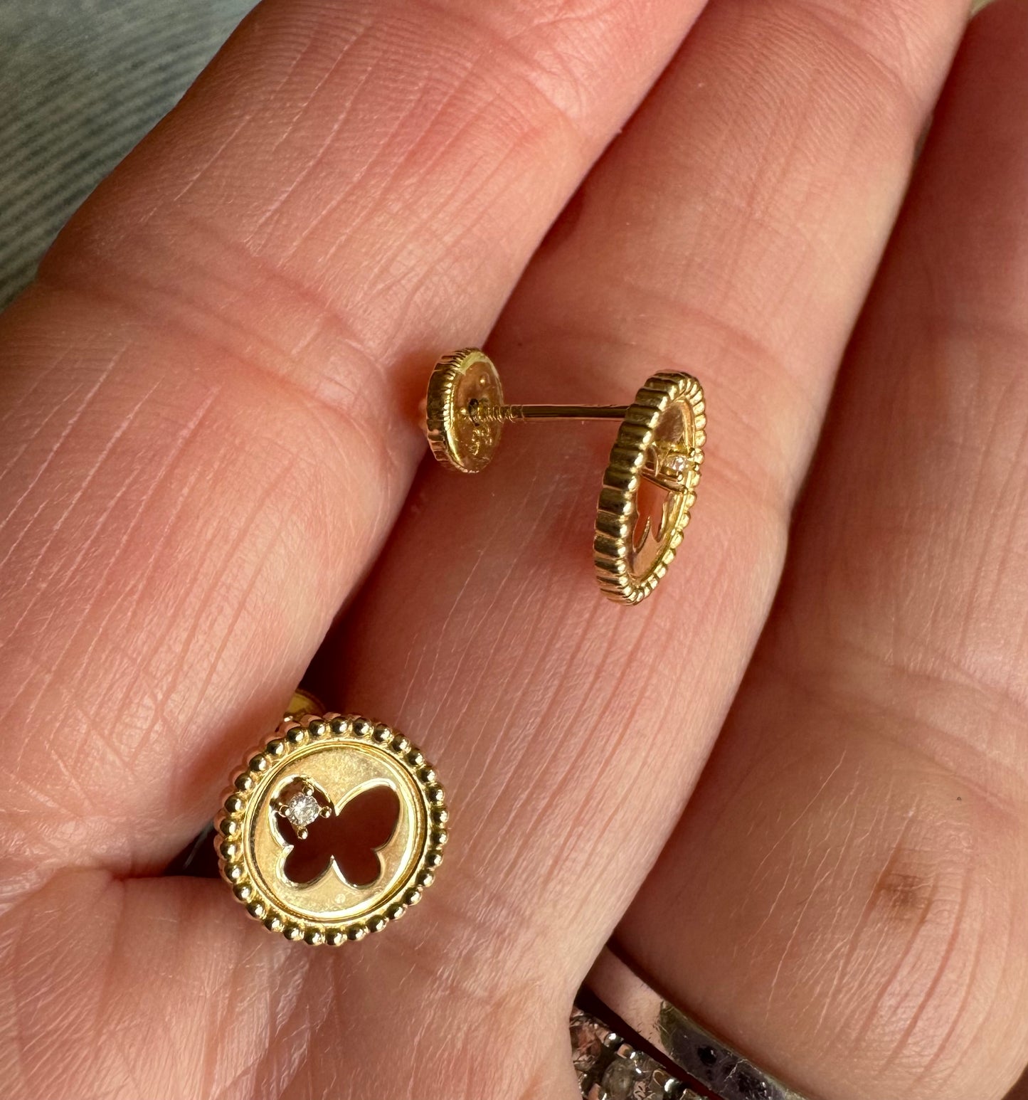 Aros Oro Amarillo 14K con Tope de Seguridad