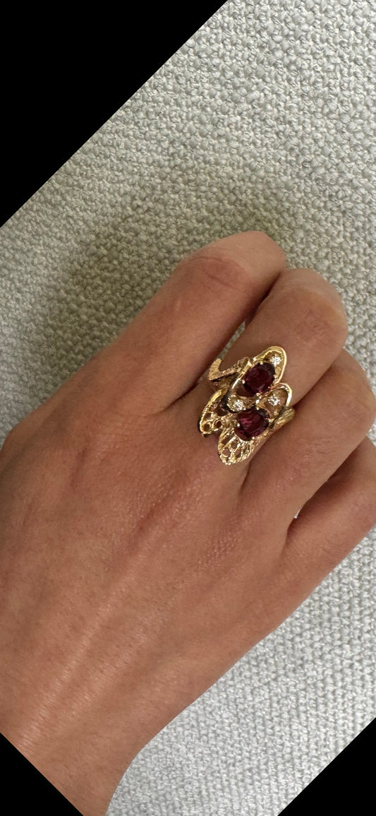 Anillo de Oro Amarillo 14k con Rhodolite y Diamantes
