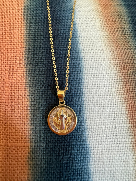 Medalla de San Benito en Oro Amarillo y Blanco 14k