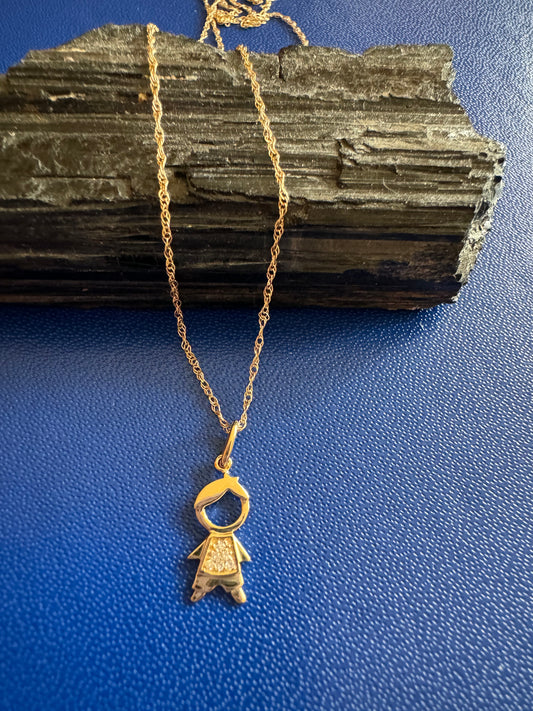 Charm Niño en Oro 14k