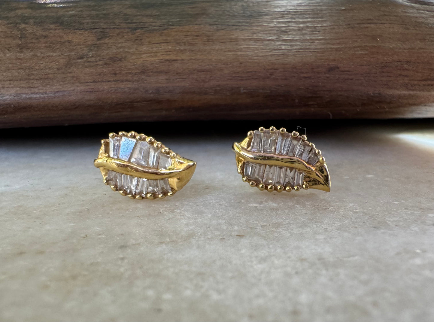 Aros en Oro Amarillo 18k con Diseño de Hojas