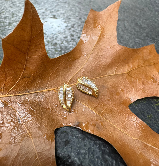 Aros en Oro Amarillo 18k con Diseño de Hojas