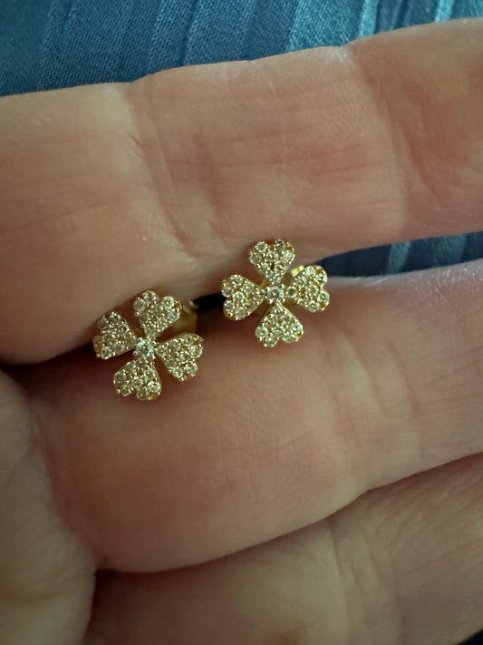 Aros en Oro Amarillo 18k con Trébol