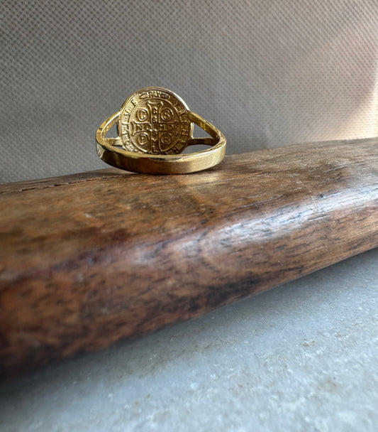 Anillo San Benito en Oro Amarillo 14k