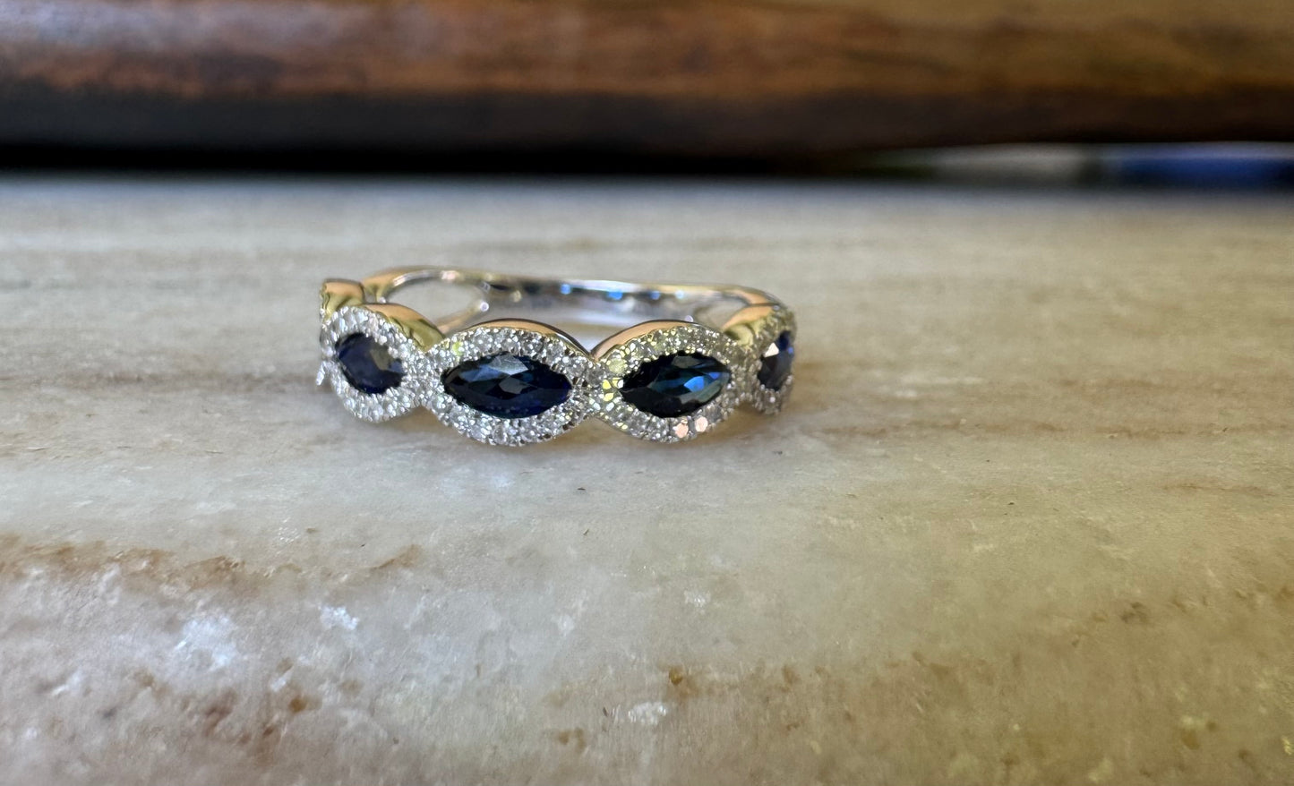 Anillo Oro Blanco 14k con Zafiro
