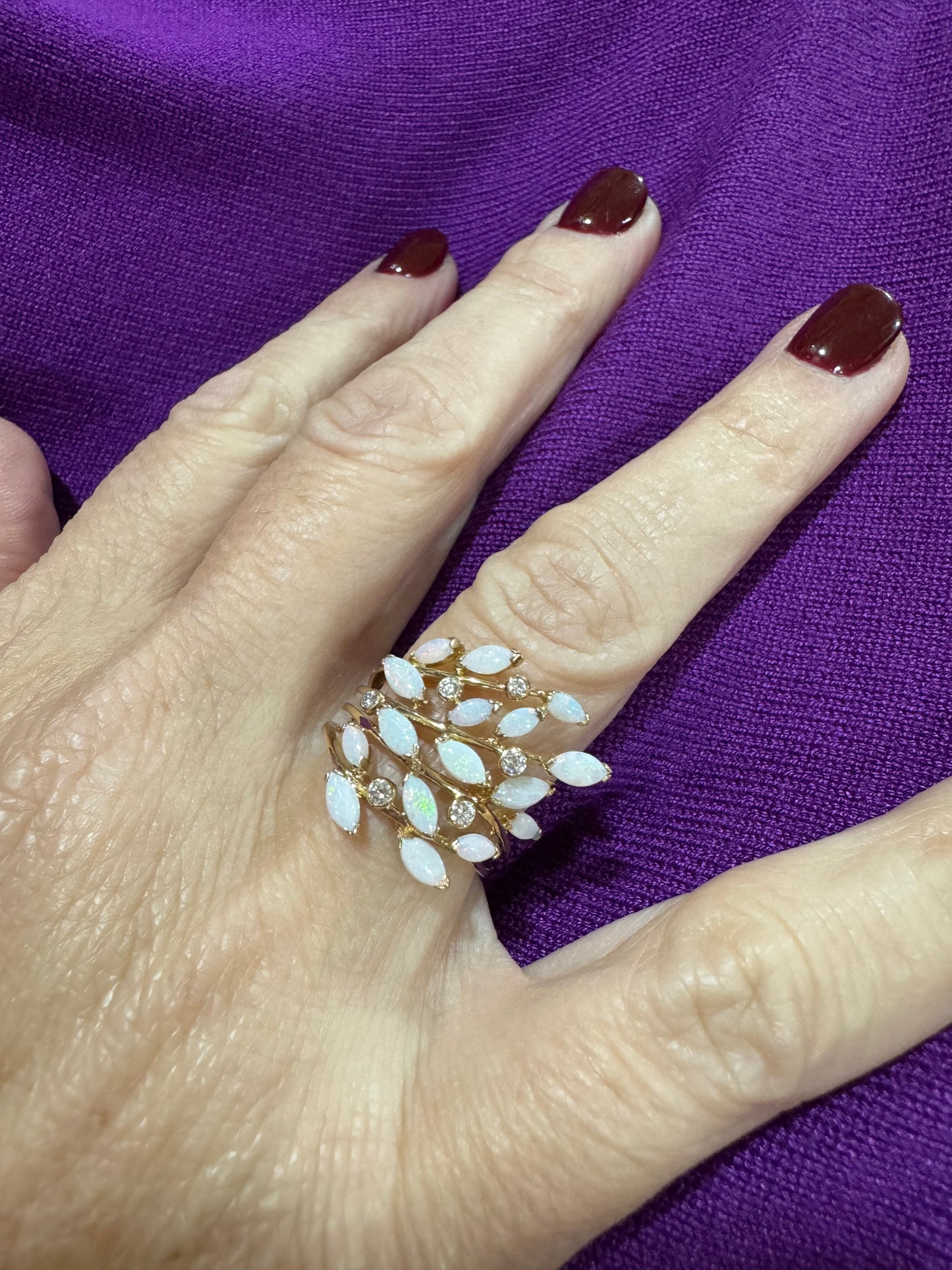 Anillo en Oro Amarillo 14k con Ópalos Naturales