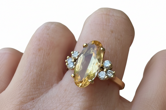 Anillo de Oro Amarillo 18k con Brillantes y Citrino
