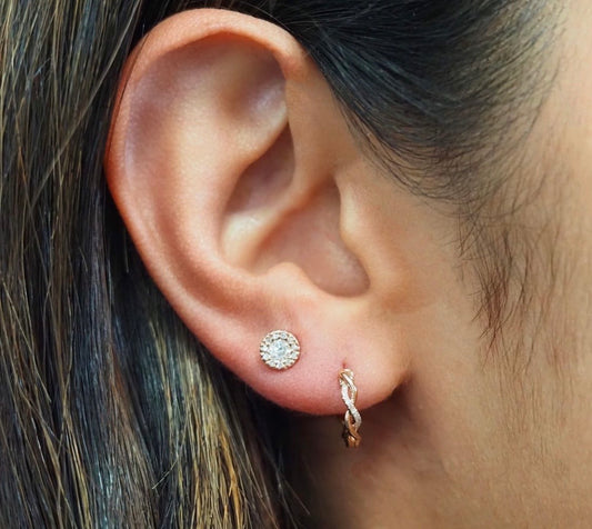 Aros de Oro Amarillo 14k con Detalles Delicados