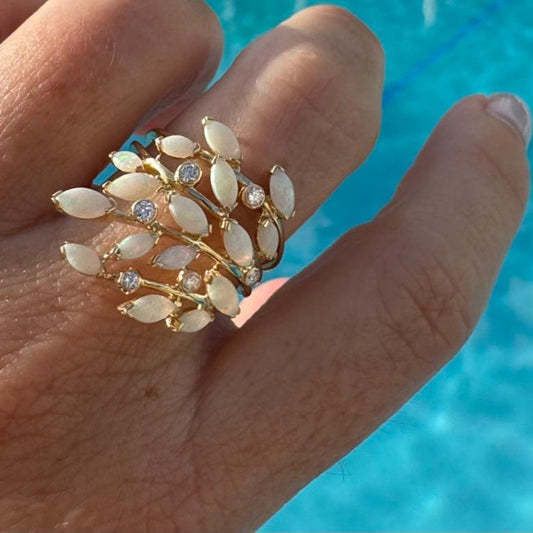 Anillo en Oro Amarillo 14k con Ópalos Naturales