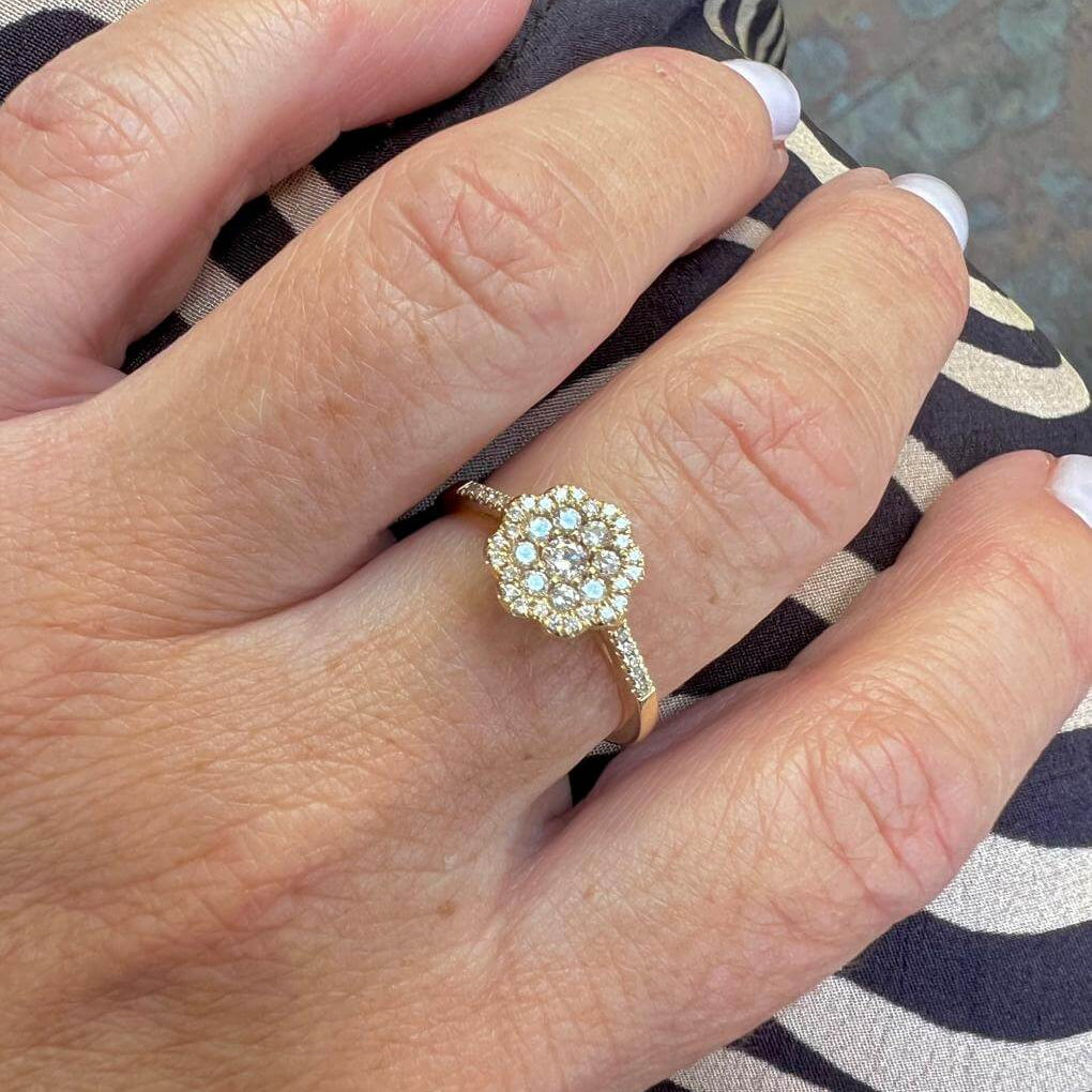 Anillo de Oro Amarillo 14k con Diamantes en Micro Pavé