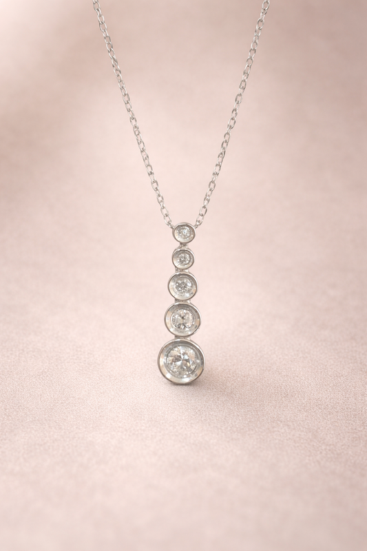 Collar de Oro Blanco 14k con Detalles en Diamante