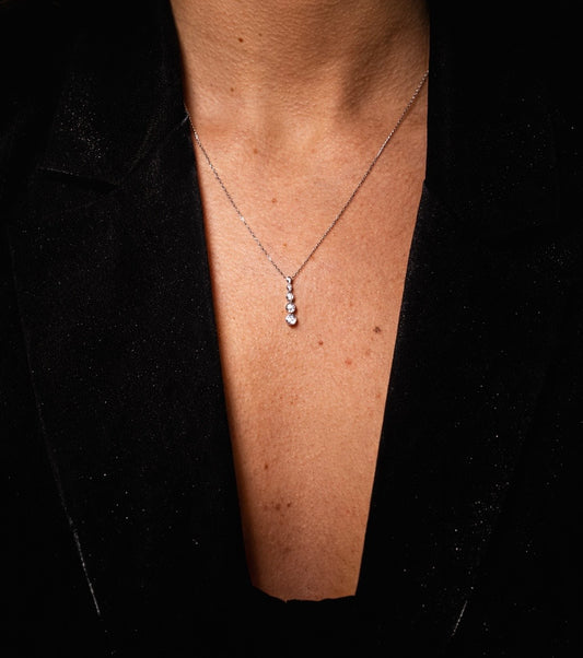 Collar de Oro Blanco 14k con Detalles en Diamante