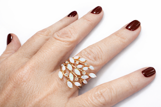 Anillo en Oro Amarillo 14k con Ópalos Naturales