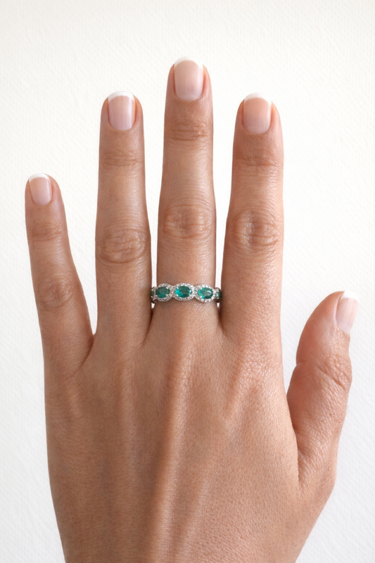 Anillo de Oro Blanco 14k con Esmeraldas