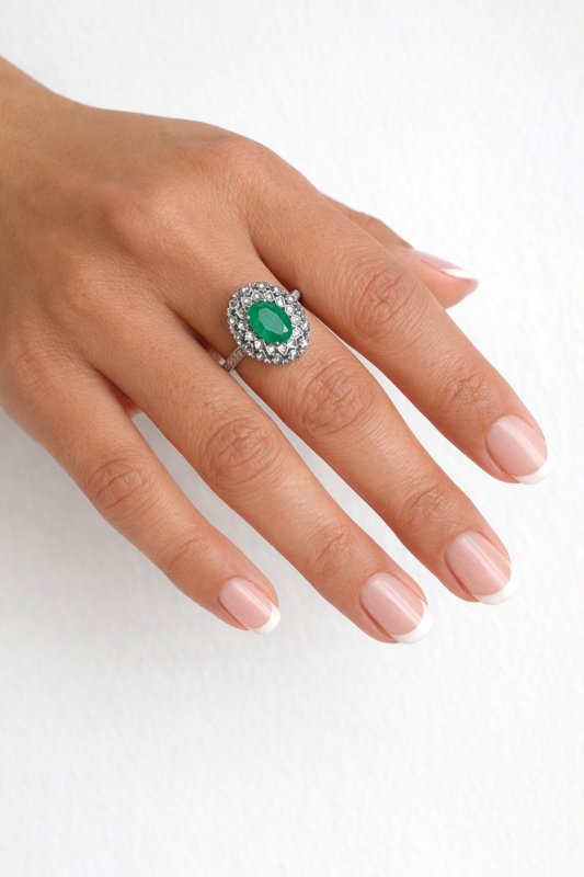 Anillo Oro Blanco 14k con Esmeralda