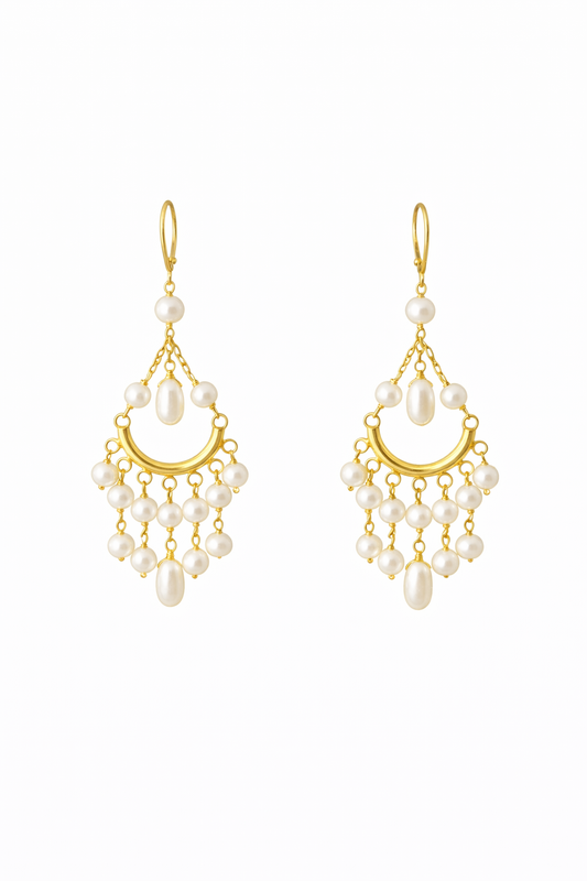 Aros largos chandelier en oro amarillo 14k con perlas blancas