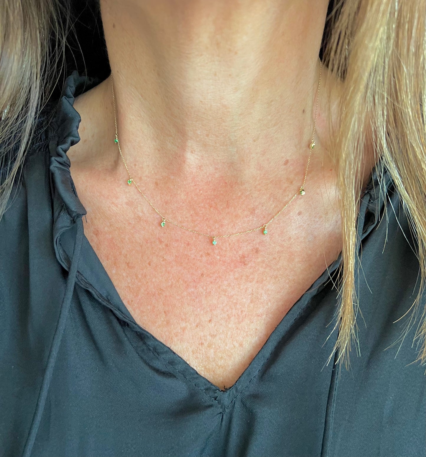 Collar en Oro Amarillo 14k con Granates Verdes Naturales