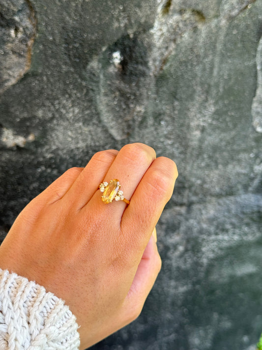 Anillo de Oro Amarillo 18k con Brillantes y Citrino