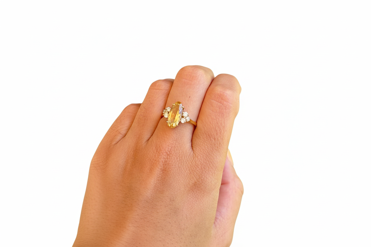 Anillo de Oro Amarillo 18k con Brillantes y Citrino