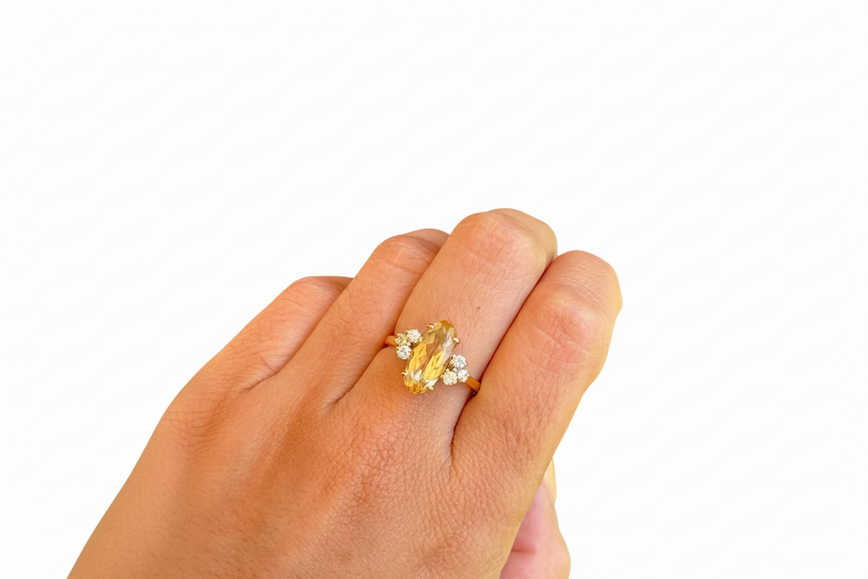Anillo de Oro Amarillo 18k con Brillantes y Citrino