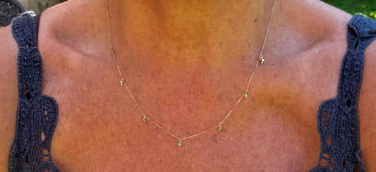 Collar en Oro Amarillo 14k con Granates Verdes Naturales