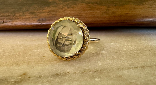 Anillo de Oro Amarillo 14k con Amatista verde