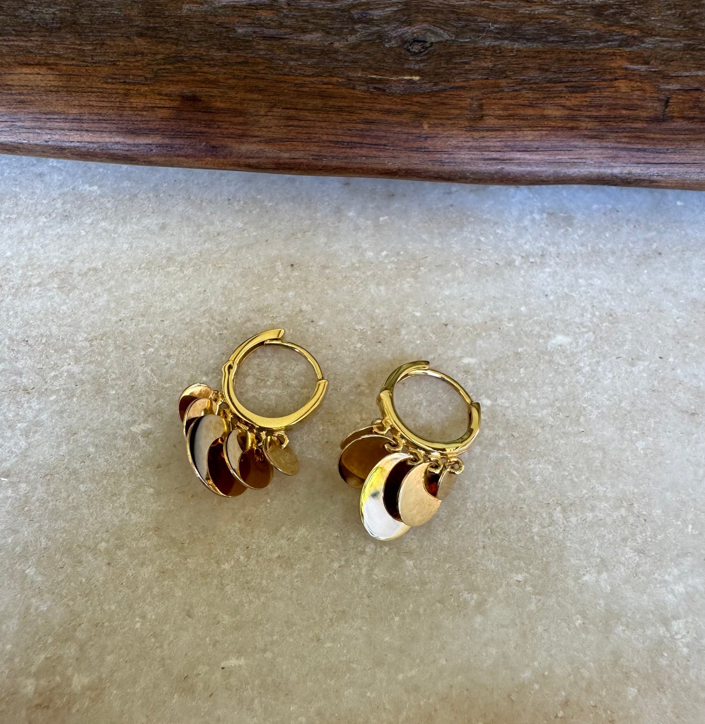 Aros de Oro Amarillo 14k con circulos colgando