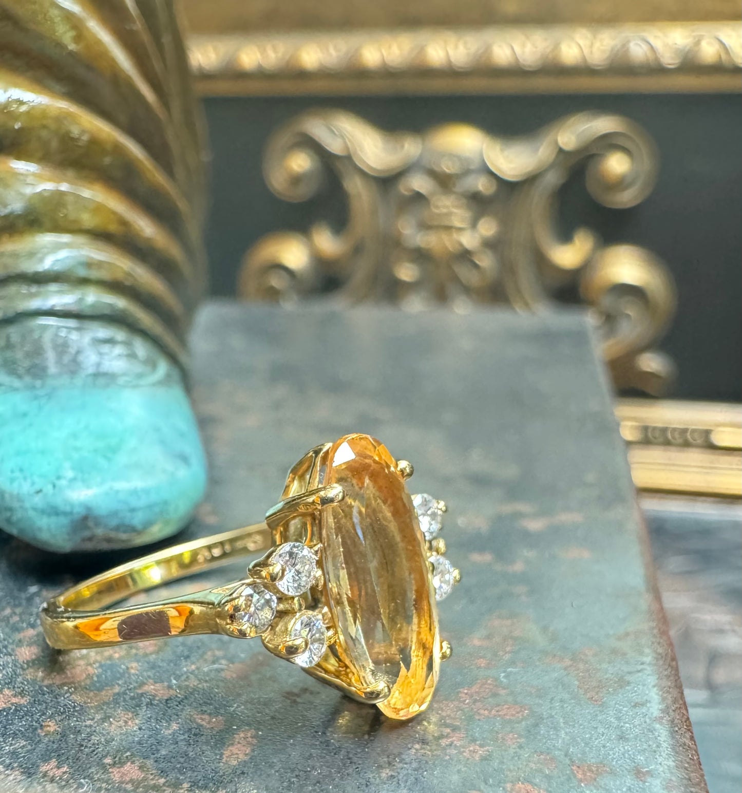 Anillo de Oro Amarillo 18k con Brillantes y Citrino
