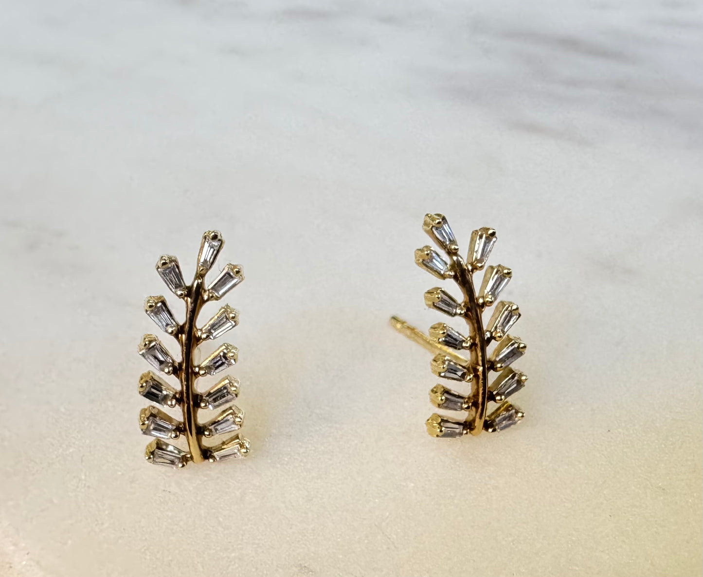 Aros de Oro Amarillo 14k Diseño Hojas