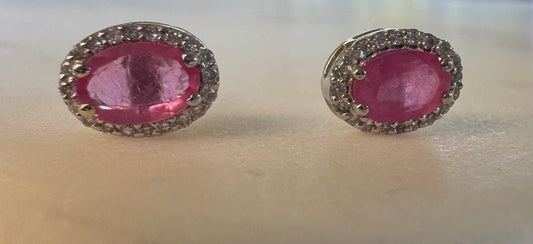 Aros con Rubi y Brillantes Naturales en Oro Blanco 14k