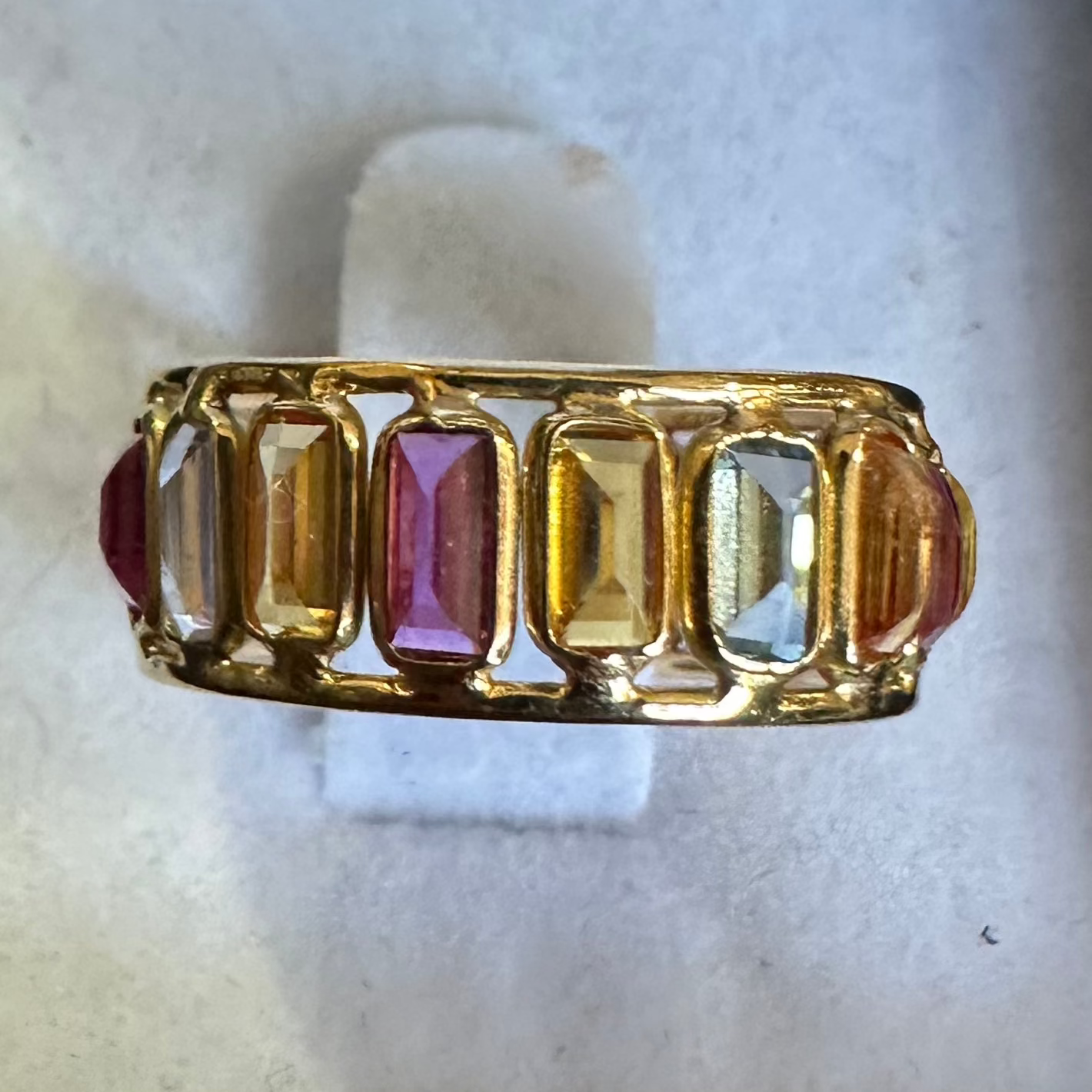 Anillo Sinfín Oro Amarillo 18k con mix de piedras Baguette Citrino  Rubí  Turmalina  Amatista  Peridoto  Iolita  Tanzanita  Topacio Amarillo