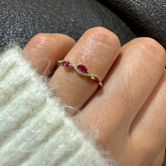 Anillo Medio Cintillo Oro Amarillo 14k Rubí y Brillante